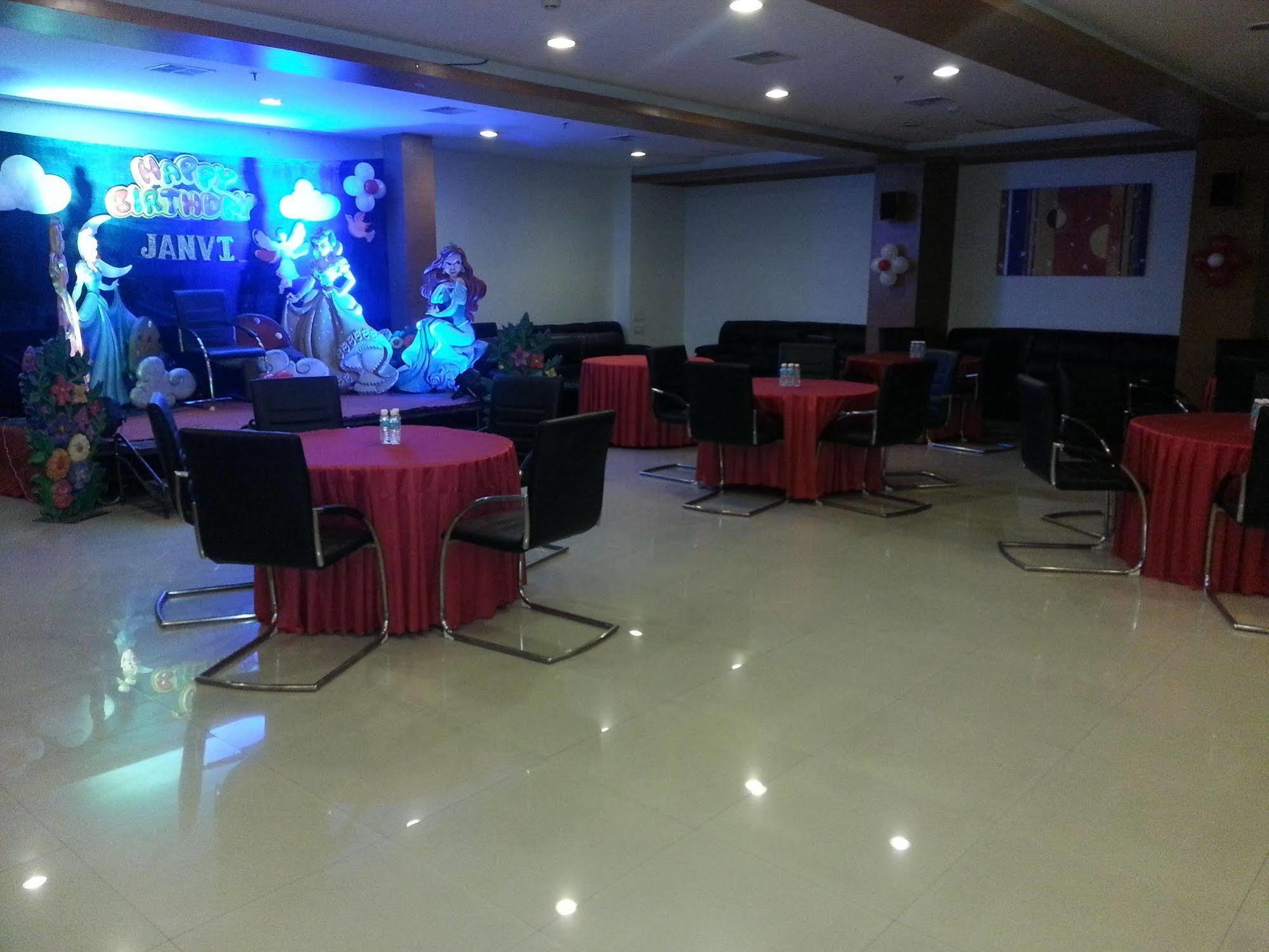 Hi 5 Hotel & Experience Nashik Luaran gambar
